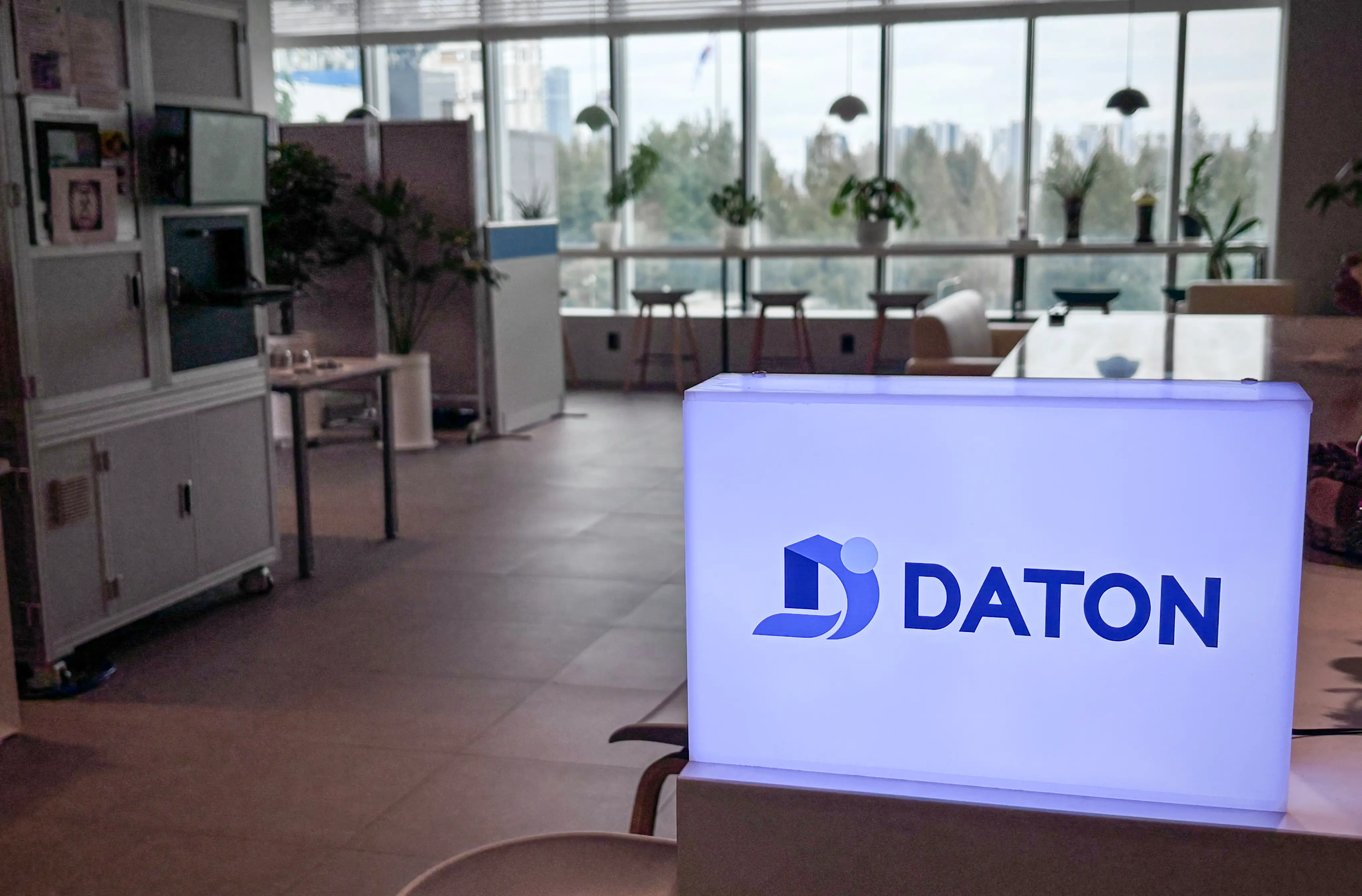 데이톤 문의하기 배경